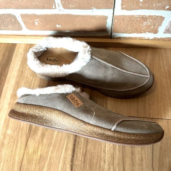 NWOT Taos Future Clog Fur Slip On Shoes Taupe Suede Comfort Supportive Women 10 - Picture 1 of 9